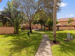 949 SW 113th Ter, Pembroke Pines FL 33025