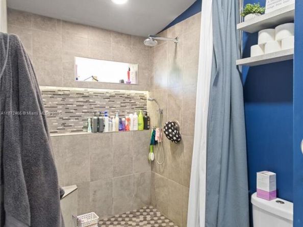 949 SW 113th Ter, Pembroke Pines FL 33025