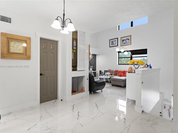949 SW 113th Ter, Pembroke Pines FL 33025