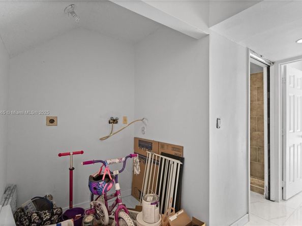 949 SW 113th Ter, Pembroke Pines FL 33025