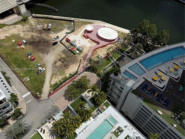 90 SW 3rd St 3601, Miami FL 33130