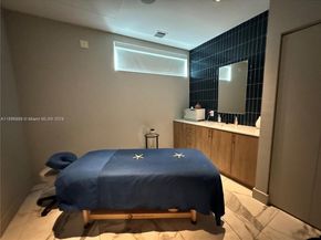 90 SW 3rd St 3601, Miami FL 33130