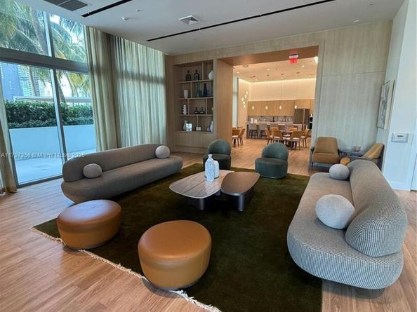 90 SW 3rd St 3601, Miami FL 33130