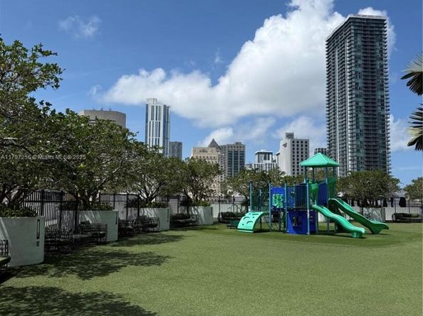 90 SW 3rd St 3601, Miami FL 33130