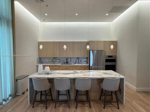 90 SW 3rd St 3601, Miami FL 33130