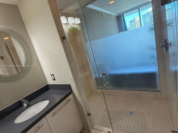 90 SW 3rd St 3601, Miami FL 33130