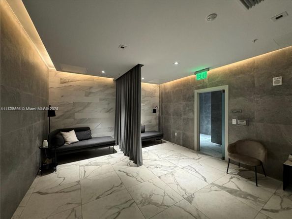 90 SW 3rd St 3601, Miami FL 33130