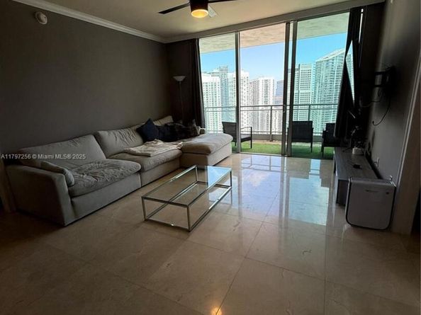90 SW 3rd St 3601, Miami FL 33130