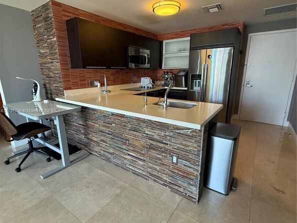 90 SW 3rd St 3601, Miami FL 33130