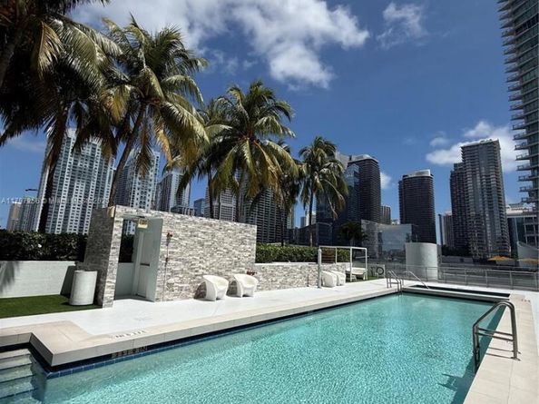 90 SW 3rd St 3601, Miami FL 33130