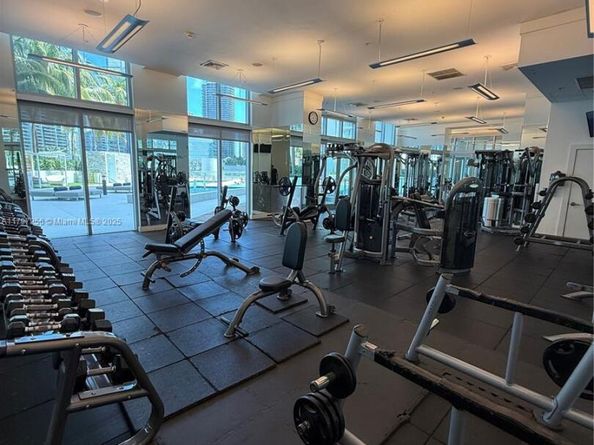 90 SW 3rd St 3601, Miami FL 33130