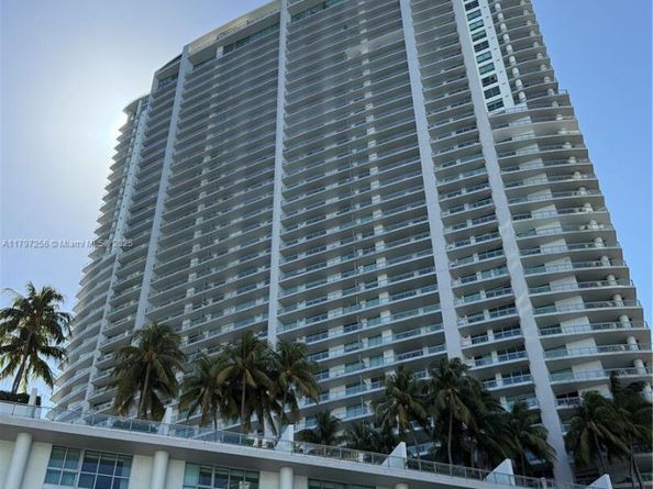 90 SW 3rd St 3601, Miami FL 33130