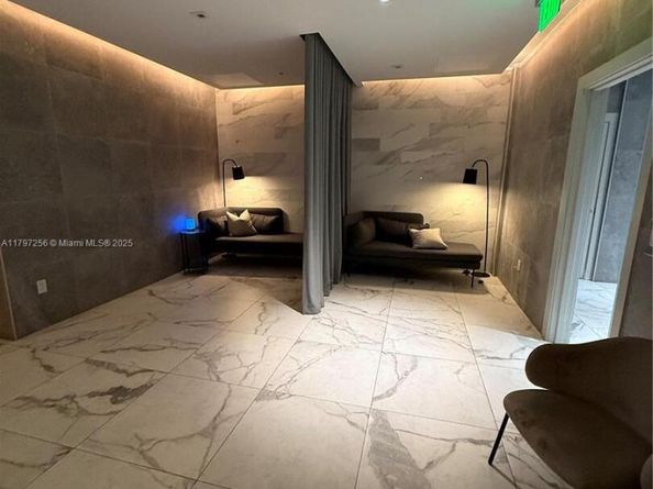 90 SW 3rd St 3601, Miami FL 33130