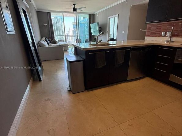 90 SW 3rd St 3601, Miami FL 33130