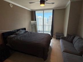 90 SW 3rd St 3601, Miami FL 33130