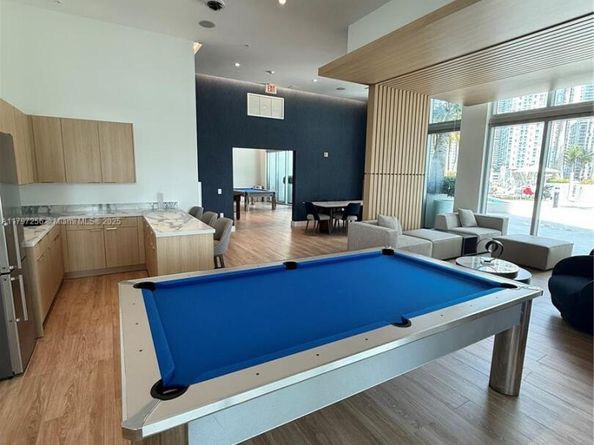 90 SW 3rd St 3601, Miami FL 33130