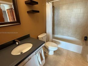 90 SW 3rd St 3601, Miami FL 33130
