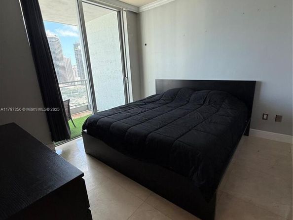 90 SW 3rd St 3601, Miami FL 33130