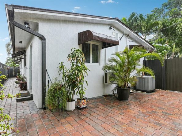 2550 SW 68th Ave, Miami FL 33155