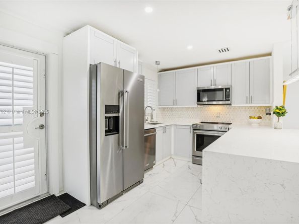 2550 SW 68th Ave, Miami FL 33155