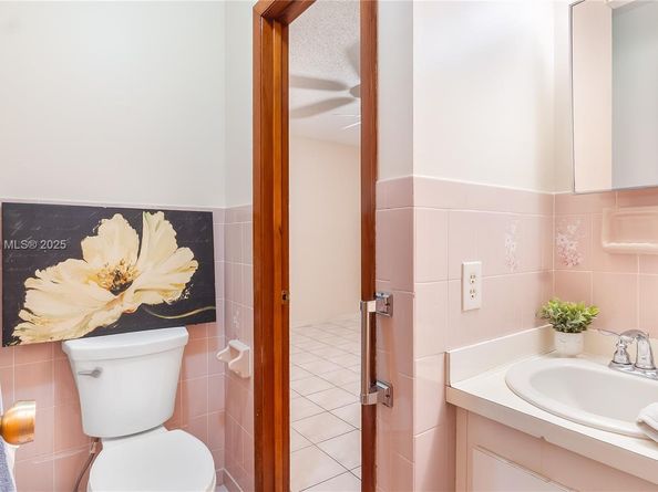 198 W 39th Pl, Hialeah FL 33012