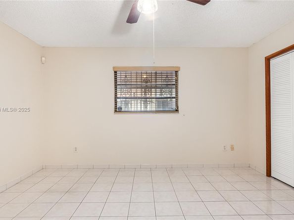 198 W 39th Pl, Hialeah FL 33012