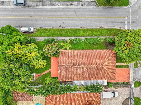 198 W 39th Pl, Hialeah FL 33012