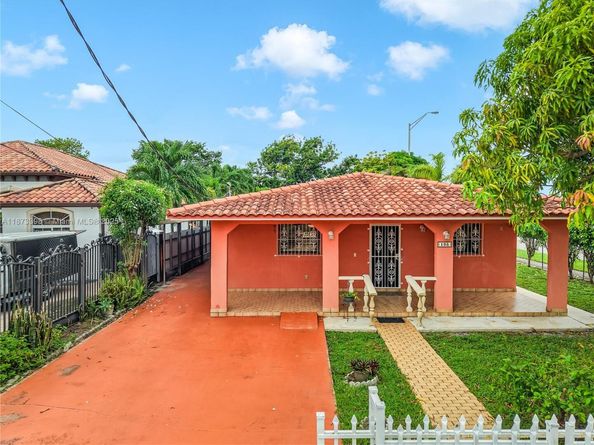198 W 39th Pl, Hialeah FL 33012