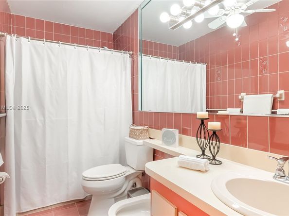 198 W 39th Pl, Hialeah FL 33012