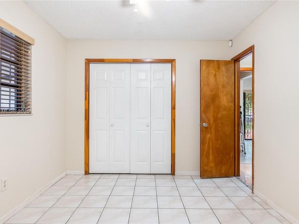 198 W 39th Pl, Hialeah FL 33012