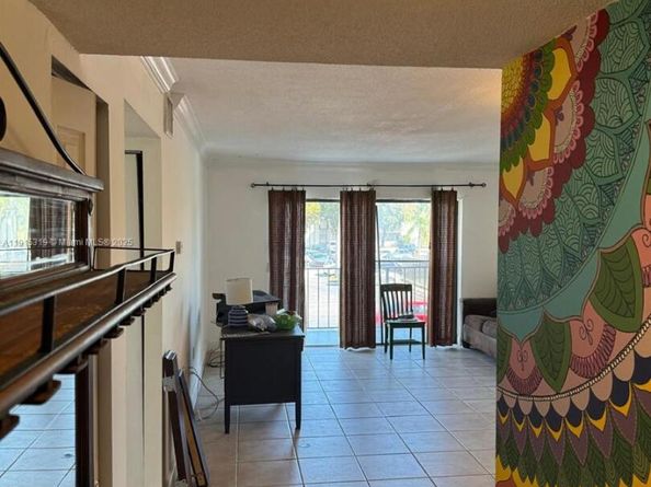 10431 N Kendall Dr D204, Miami FL 33176