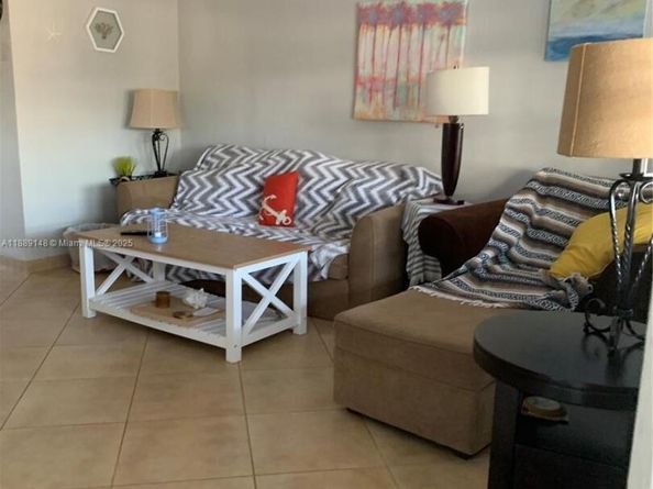 322 Taylor St 2D, Hollywood FL 33019
