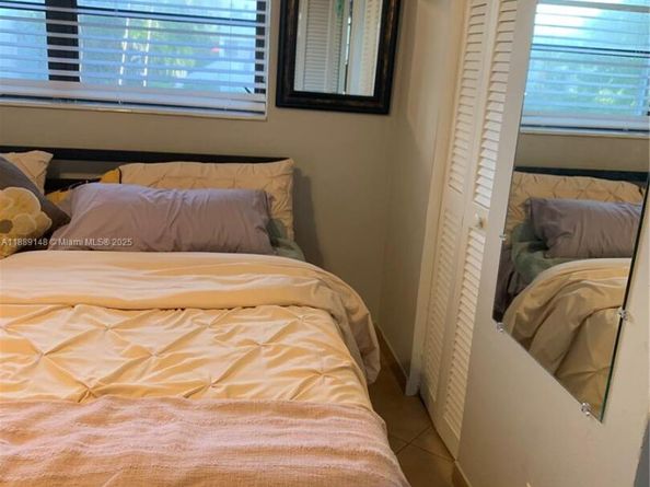 322 Taylor St 2D, Hollywood FL 33019