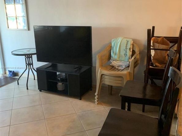 322 Taylor St 2D, Hollywood FL 33019
