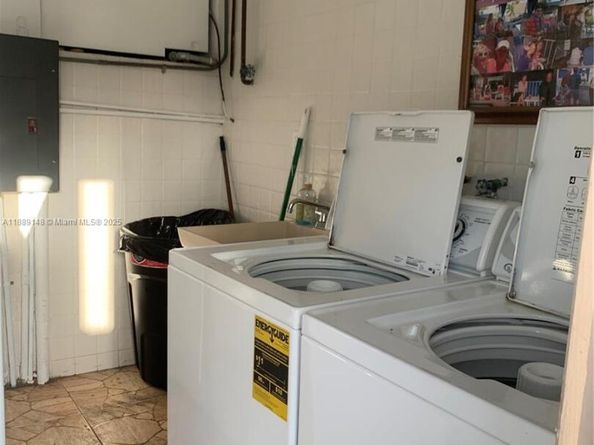 322 Taylor St 2D, Hollywood FL 33019