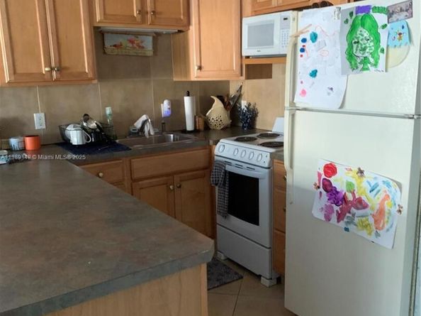 322 Taylor St 2D, Hollywood FL 33019