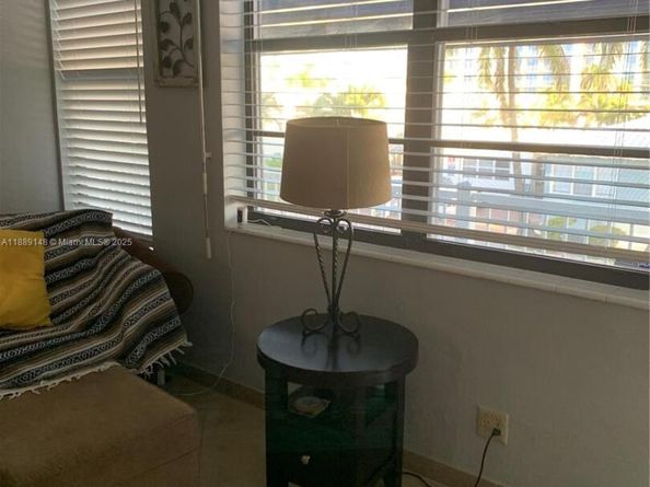 322 Taylor St 2D, Hollywood FL 33019