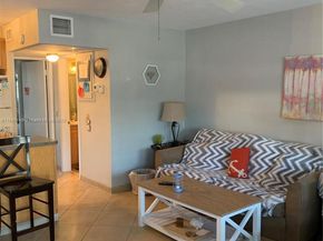 322 Taylor St 2D, Hollywood FL 33019