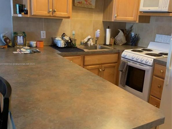 322 Taylor St 2D, Hollywood FL 33019
