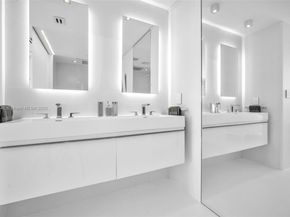 300 S Biscayne Blvd L1012, Miami FL 33131