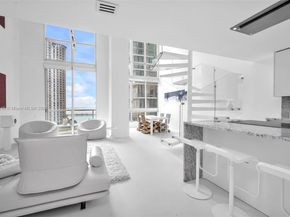 300 S Biscayne Blvd L1012, Miami FL 33131