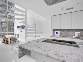 300 S Biscayne Blvd L1012, Miami FL 33131