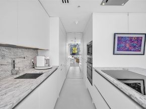 300 S Biscayne Blvd L1012, Miami FL 33131