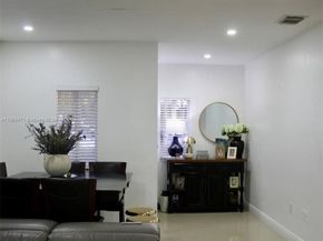 909 NE 41st Ter, Homestead FL 33033