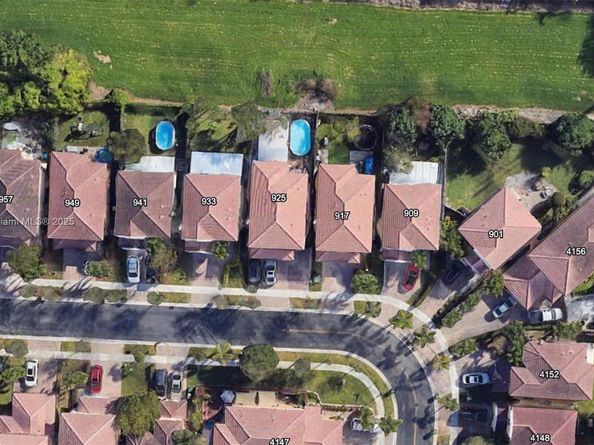 909 NE 41st Ter, Homestead FL 33033
