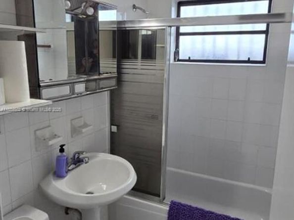 3021 SW 12th St, Miami FL 33135