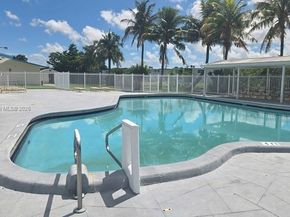 11 NE 204th St 25, Miami Gardens FL 33179