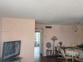 11 NE 204th St 25, Miami Gardens FL 33179