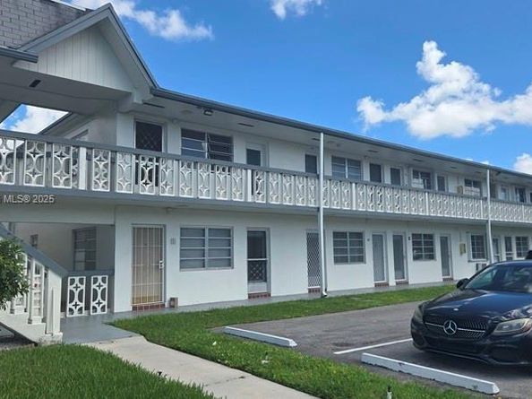11 NE 204th St 25, Miami Gardens FL 33179