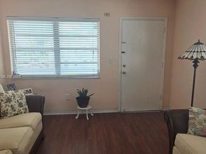 11 NE 204th St 25, Miami Gardens FL 33179